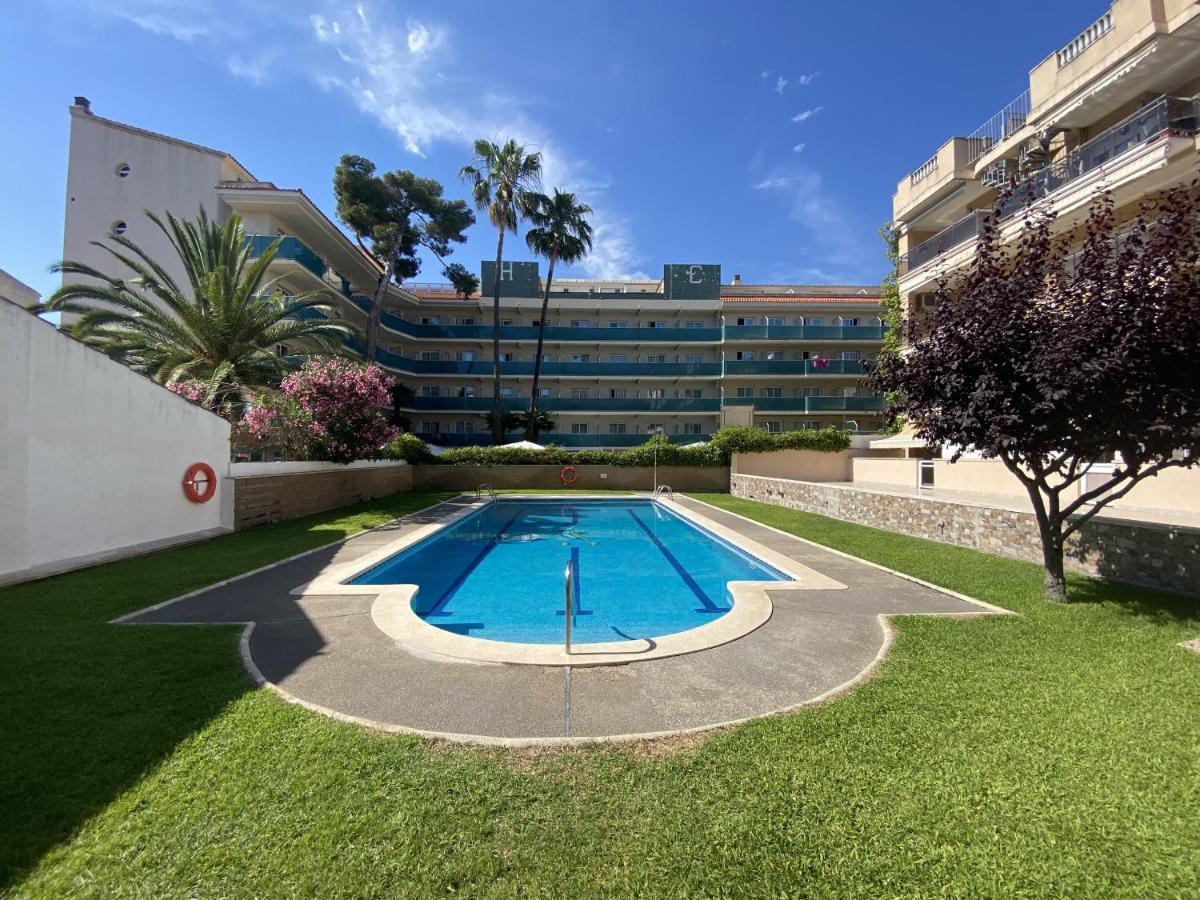 R123 Apartamento En La Planta Baja Con Piscina Cerca De La Playa Calafell Extérieur photo